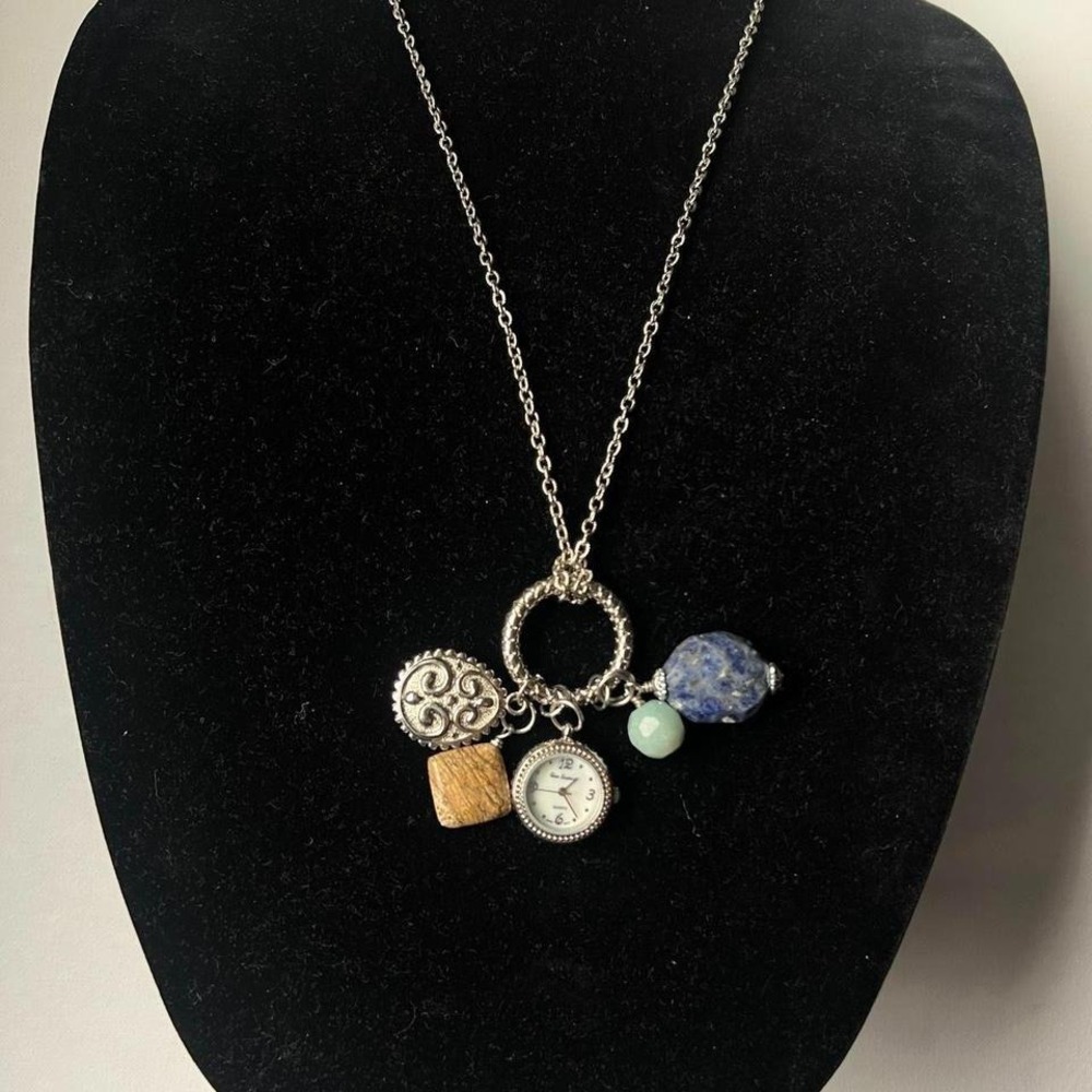 SILVER GEM‎ ESSENCE QUARTZ WATCH